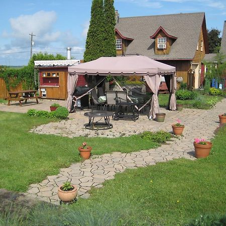 Eden Sur Terre Bed & Breakfast Marieville Exterior photo