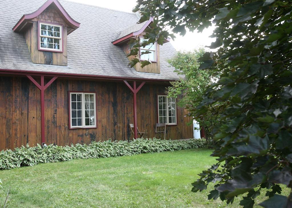Eden Sur Terre Bed & Breakfast Marieville Exterior photo